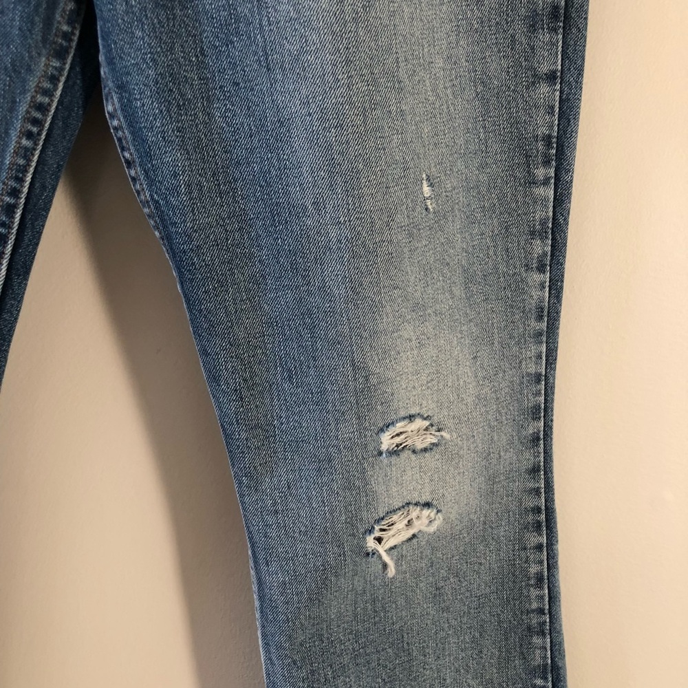 NWT Levi’s 517 High Waisted Distressed Crop Jeans - Picture 8 of 8
